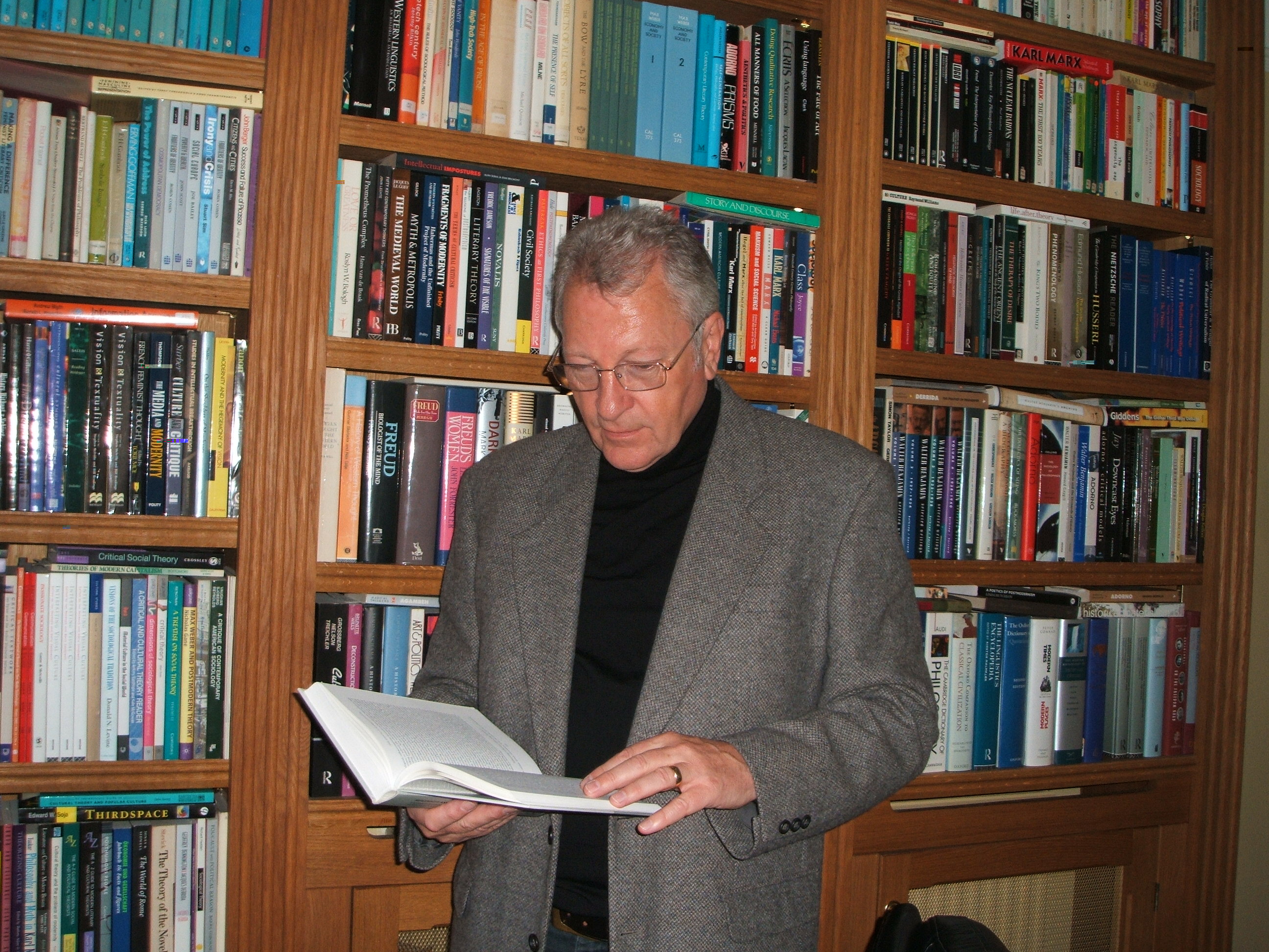 Dr Barry Sandywell